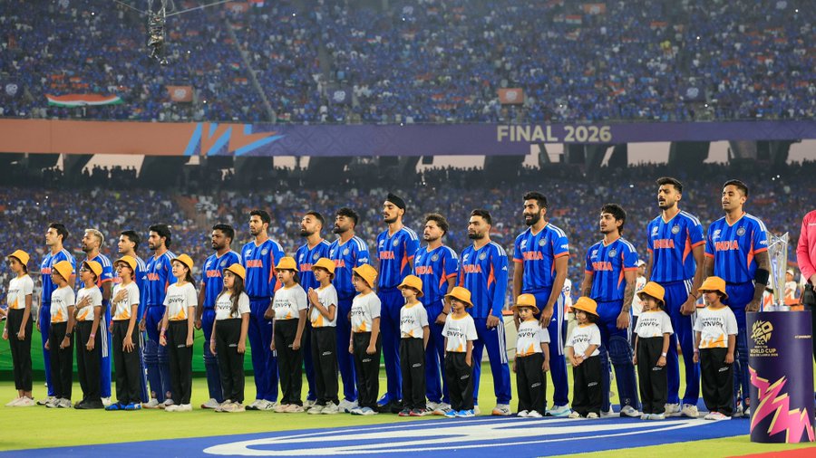 ವಿಶ್ವಕಪ್ ಕ್ರಿಕೆಟ್ ಮ್ಯಾಚ್: ಮೂರನೇ ಭಾರಿಗೆ ಭಾರತದ ಮಡಿಲಿಗೆ ವಿಶ್ವ ಕಪ್.!! * ಬ್ಯಾಟಿಂಗ್ ನಲ್ಲಿ ಅಭಿಷೇಕ್ ಶರ್ಮಾ, ಈಶನ್ ಕಿಶನ್ ೬ಓವರ್ ನಲ್ಲಿ ೯೩ ರನ್ ಗಳಿಕೆ. *೧೫ಓವರ್ ಗಳಲ್ಲಿ ೨೦೩ ರನ್ ಗಳಿಕೆ.