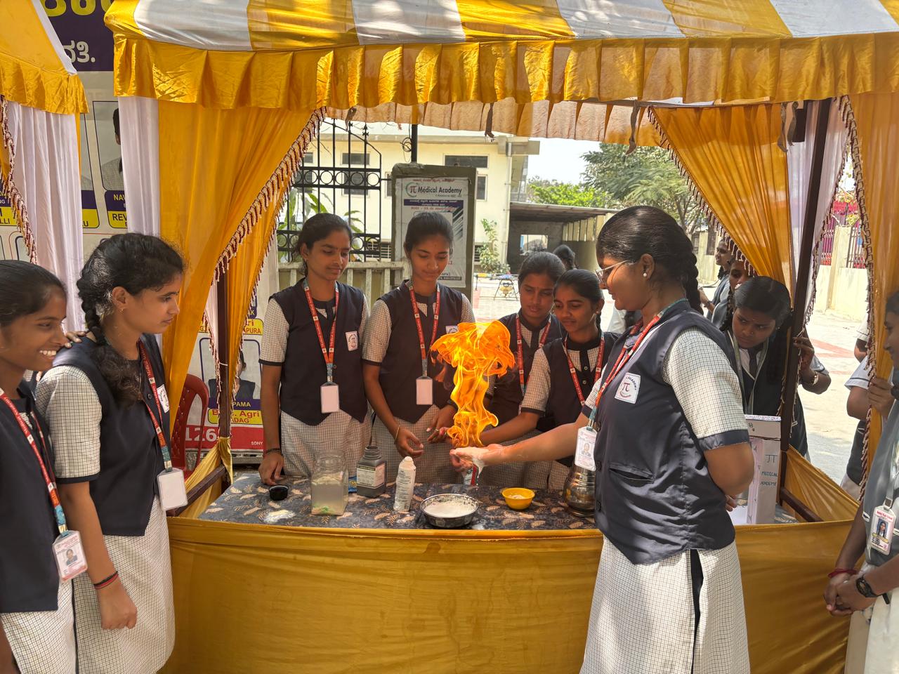 ಪೈ ಮೆಡಿಕಲ್ ಅಕಾಡೆಮಿ ಪಿಯುಸಿ ಕಾಲೇಜಿನಲ್ಲಿ ವಿಜ್ಞಾನ ವಸ್ತು ಪ್ರದರ್ಶನ.