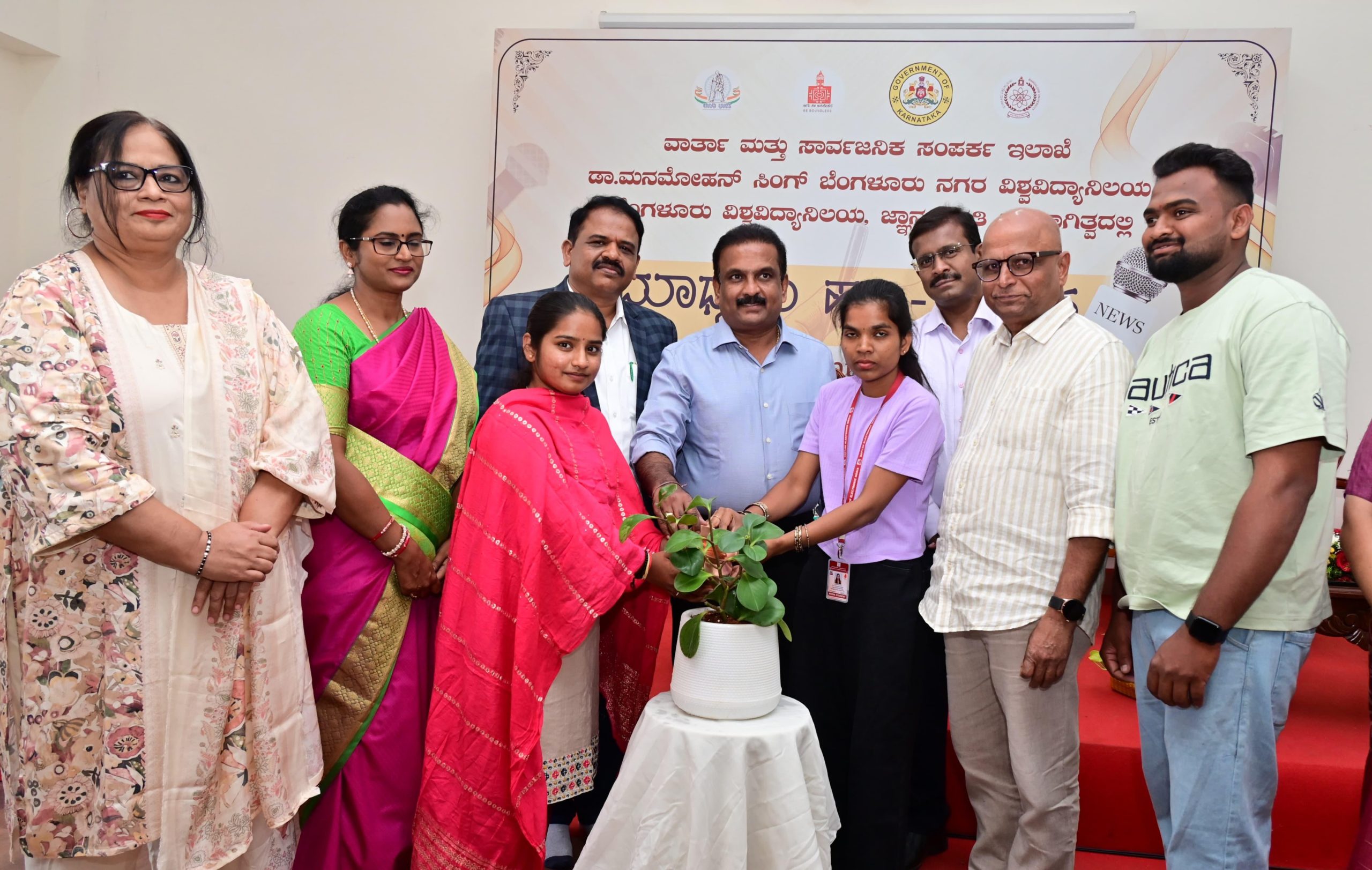 ಇವತ್ತಿನ‌ ಸಮಾಜಕ್ಕೆ ಕತ್ತರಿಗಳಲ್ಲ: ಸೂಜಿಗಳ ಅಗತ್ಯವಿದೆ: ಕೆ.ವಿ.ಪ್ರಭಾಕರ್ ಅಭಿಮತ *ಬರೆದ ಪ್ರತೀ ವರದಿ-ತೋರಿಸಿದ ಪ್ರತಿ ಸುದ್ದಿ-ಕ್ಯಾಮರಾ ಎದುರು ಆಡಿದ ಪ್ರತೀ ಮಾತಿಗೂ ಉತ್ತರದಾಯಿತ್ವ ಹೊಂದುವ ಹೊಣೆಗಾರಿ ಪತ್ರಕರ್ತರಾಗಿ: ಕೆ.ವಿ.ಪ್ರಭಾಕರ್ ಕರೆ.