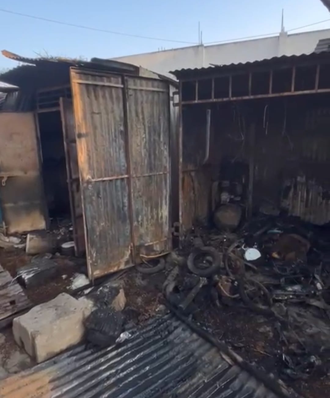 ವಿದ್ಯುತ್ ಶಾರ್ಟ್ ಸರ್ಕ್ಯೂಟ್: ಕಿರಾಣಿ ಅಂಗಡಿ, ಪಂಚರ್ ಶಾಪ್ ಸುಟ್ಟು ಭಸ್ಮ, ಲಕ್ಷಾಂತರ ನಷ್ಟ.